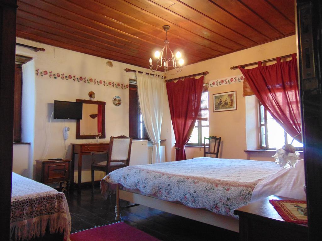 Hotel Archontiko Parisis Lavkos Exterior foto